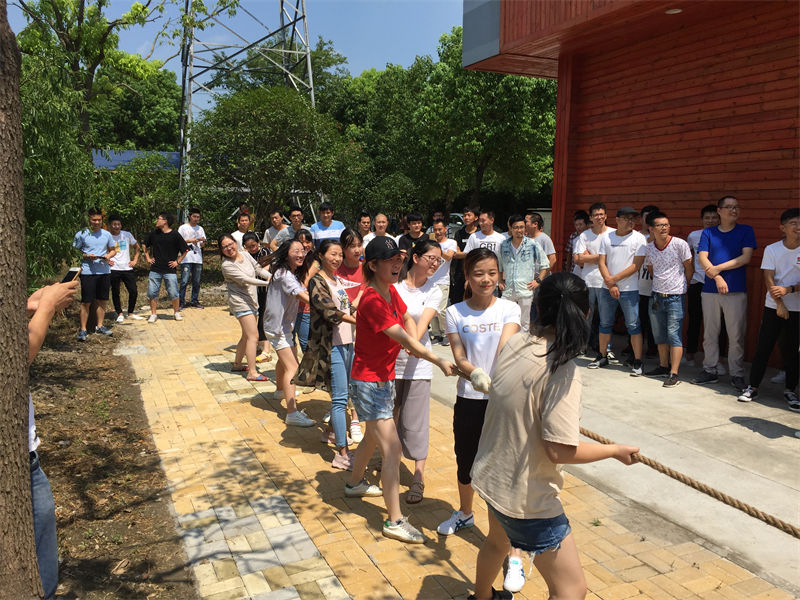 Topia held a tug of war competition called "together, perseverance"